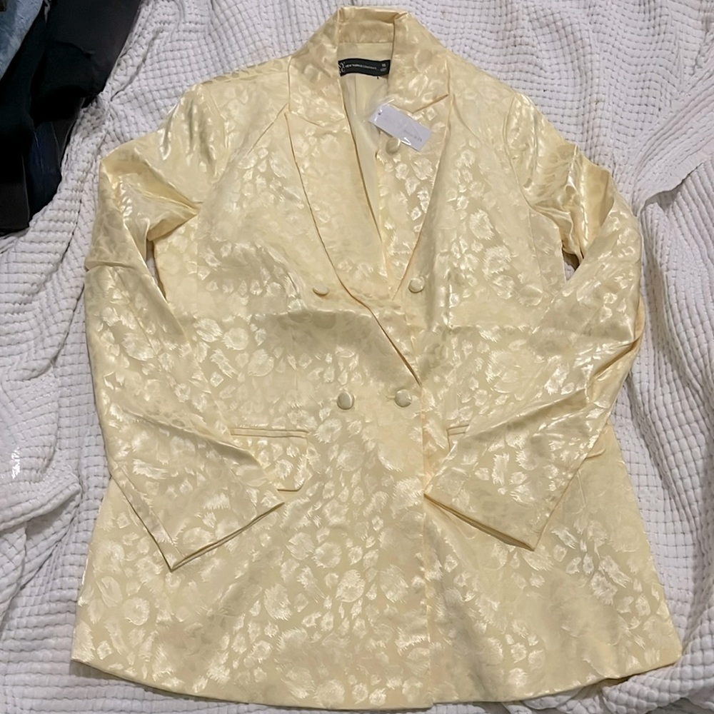 NWT- New York & Company- XS. Satin Blazer